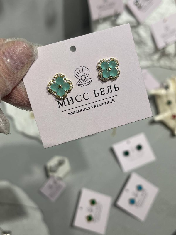 Серьги MISS BELL с зелёными вставками